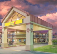 Super 8 by Wyndham Tulsa - Accommodation Los Angeles
