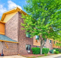 Super 8 by Wyndham Belleville - Accommodation Los Angeles