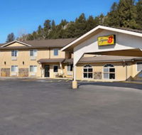 Super 8 by Wyndham Custer/Crazy Horse Area - Accommodation Los Angeles