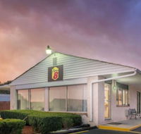 Super 8 by Wyndham Centerville-Richmond - Accommodation Los Angeles