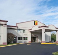 Super 8 by Wyndham Hartford - Accommodation Los Angeles