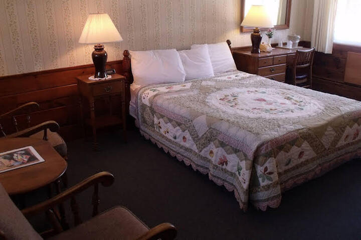 Clarendon Motel - thumb 2