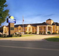 Days Inn & Suites by Wyndham Stuttgart - Accommodation Los Angeles