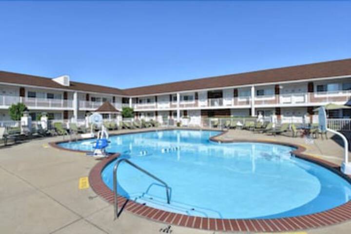 Days Inn & Suites By Wyndham Roseville/Detroit Area - thumb 7