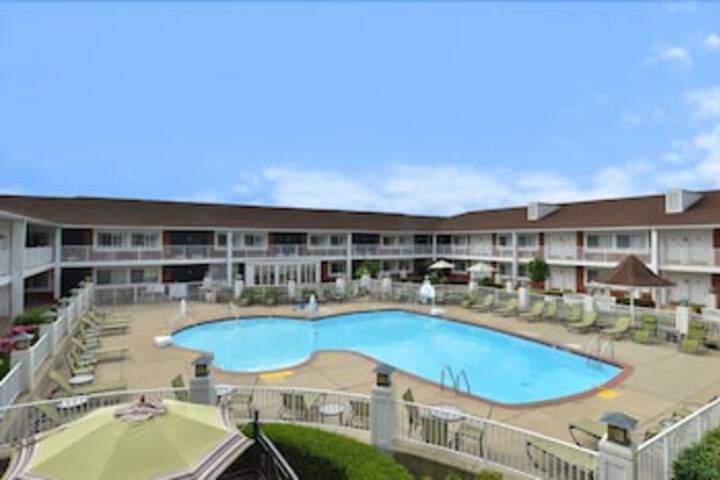 Days Inn & Suites By Wyndham Roseville/Detroit Area - thumb 5