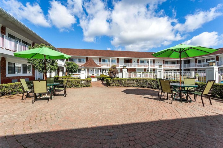 Days Inn & Suites By Wyndham Roseville/Detroit Area - thumb 2