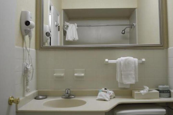 The Avenue Hotel - thumb 3