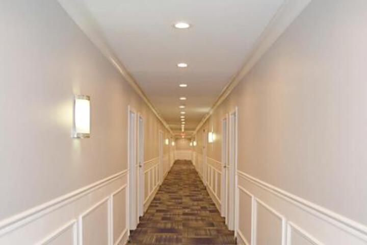 The Avenue Hotel - thumb 2