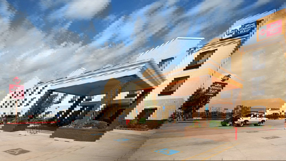 Best Western Plus Memorial Inn & Suites - thumb 0