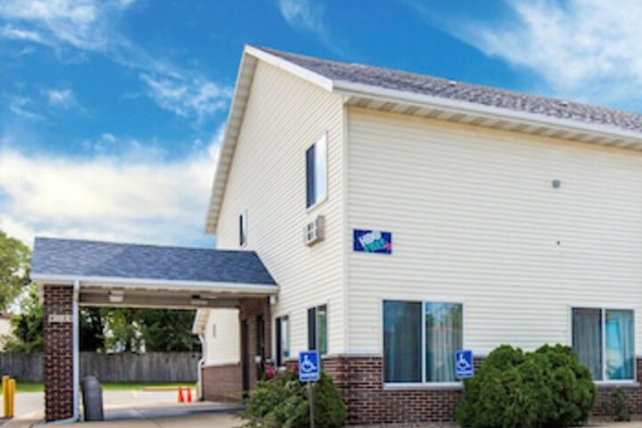 Rodeway Inn - thumb 0