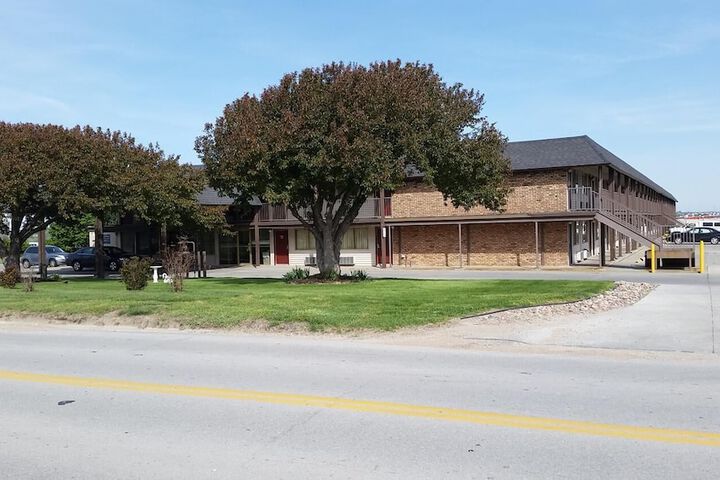 Home-Towne Lodge Omaha - thumb 2