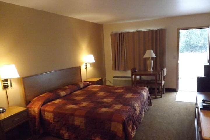 Home-Towne Lodge Omaha - thumb 7