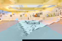 Days Inn  Suites by Wyndham Russellville