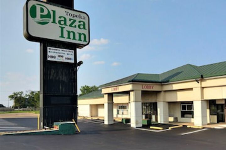 Topeka Plaza Inn - thumb 0
