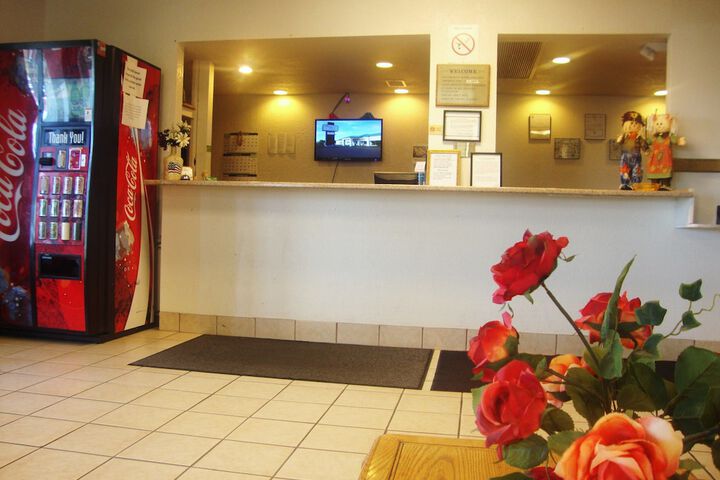 Topeka Plaza Inn - thumb 4