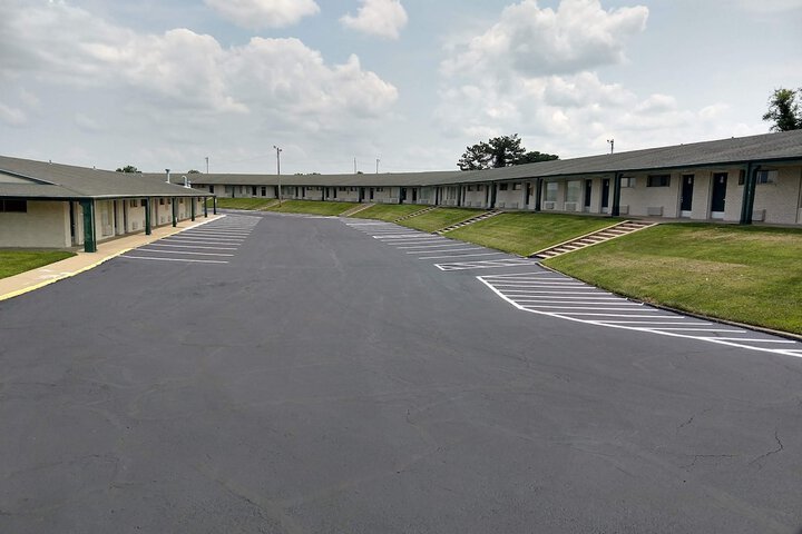 Topeka Plaza Inn - thumb 2