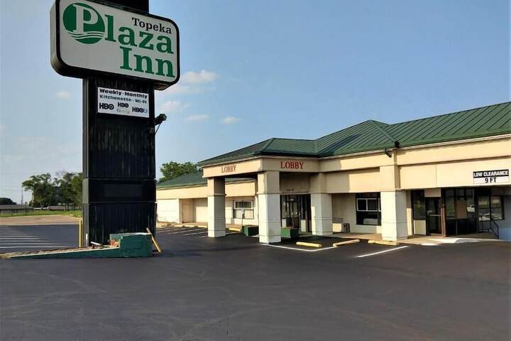 Topeka Plaza Inn - thumb 1