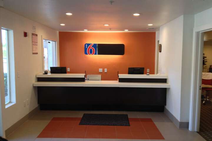 Motel 6 Grand Prairie, TX - Near Six Flags Drive - thumb 1