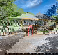 Red Bud Manor - Accommodation Los Angeles