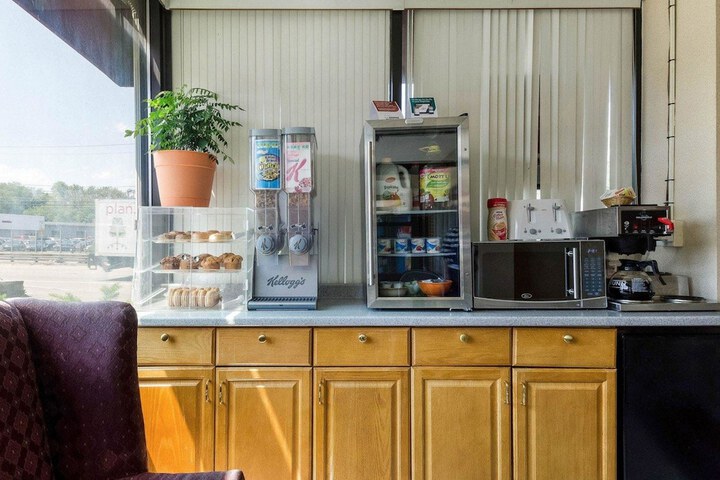 Econo Lodge Framingham - thumb 5