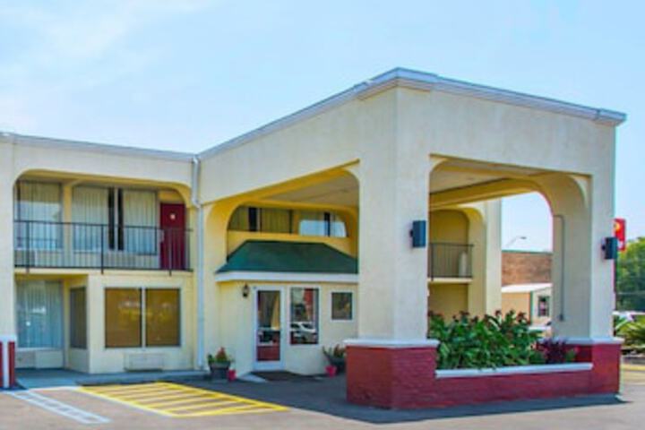 Econo Lodge Andalusia - thumb 0