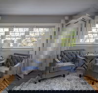 Colonial Gardens - Accommodation Los Angeles