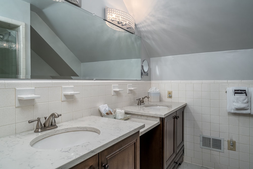 Colonial Gardens - thumb 1