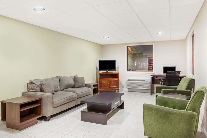 Super 8 By Wyndham Buffalo - thumb 2