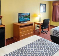 Hutchi Bell - Accommodation Los Angeles