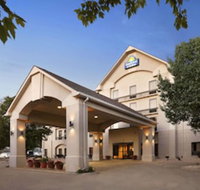 Days Inn  Suites by Wyndham Cedar Rapids - Accommodation Los Angeles