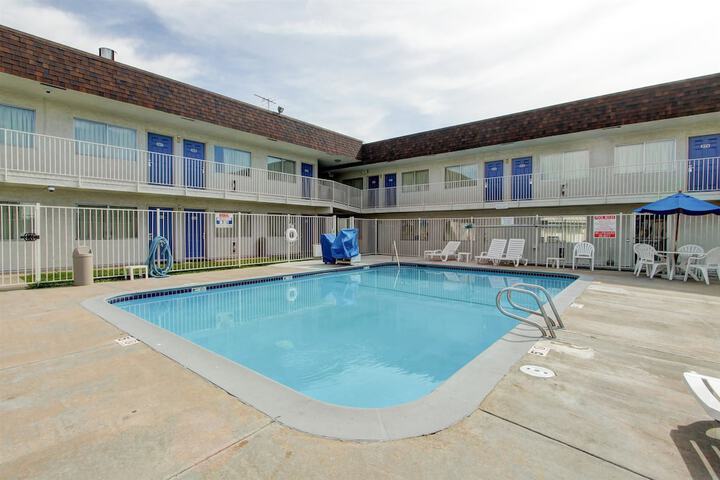 Motel 6 Denver, CO - Airport - thumb 1