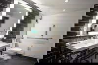 W Chicago - Lakeshore