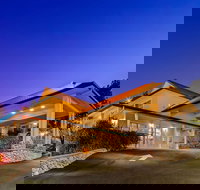 Best Western Cedar Inn  Suites - Accommodation Los Angeles