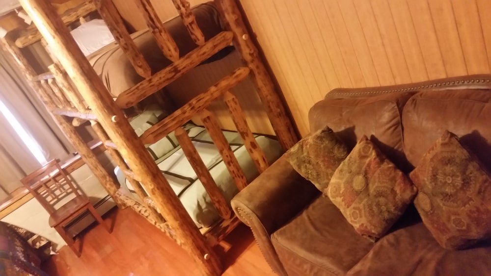 Gwin's Lodge & Roadhouse Est. 1952 - thumb 0