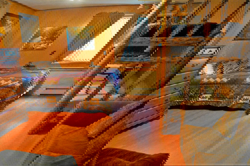 Gwin's Lodge & Roadhouse Est. 1952 - thumb 2