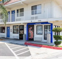 Motel 6 Bakersfield, CA - Convention Center - Accommodation Los Angeles
