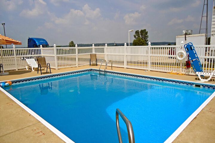 Motel 6 Dale, IN - thumb 3