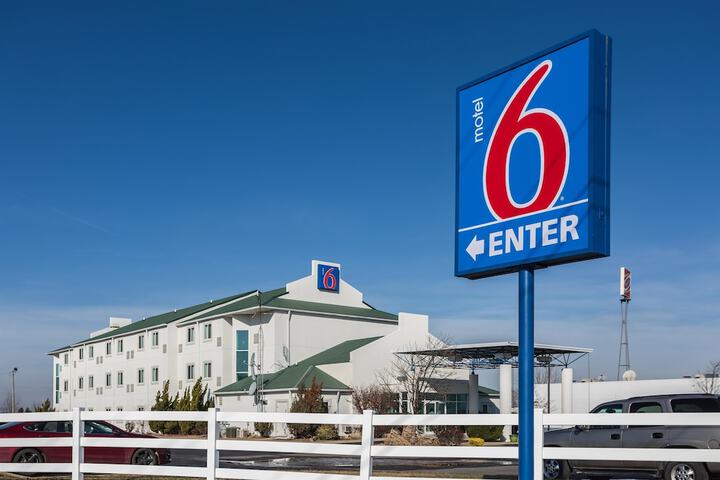Motel 6 Dale, IN - thumb 1