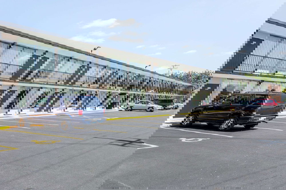 Econo Lodge - thumb 0