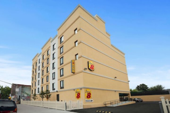 Super 8 By Wyndham Bronx - thumb 0