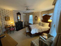 The Oaks Victorian Inn