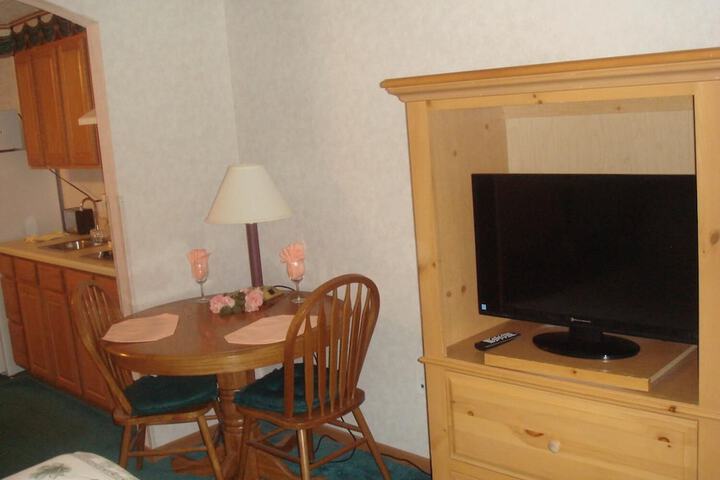 Townhouse Inn & Suites - thumb 6