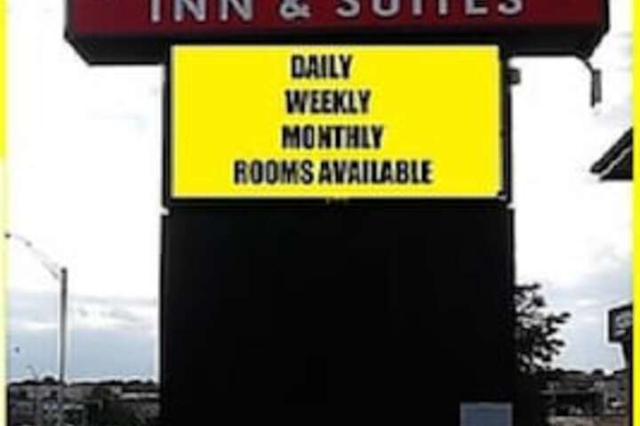 Townhouse Inn & Suites - thumb 2