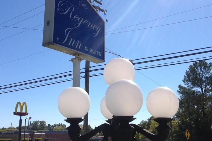 Regency Inn & Suites - thumb 3