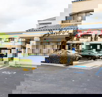 Days Inn  Suites by Wyndham Artesia - Accommodation Los Angeles