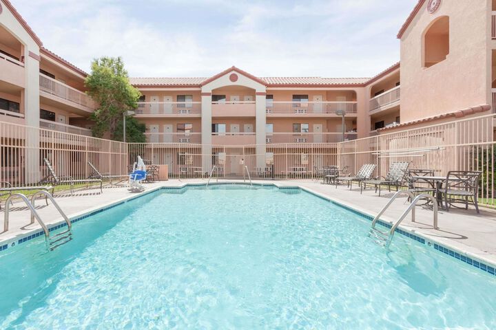 Motel 6 Barstow, CA â€“ I15 And Lenwood Road - thumb 2