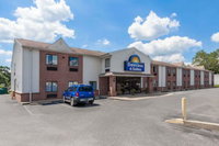 Days Inn  Suites by Wyndham Cambridge
