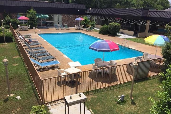 Columbus Inn & Suites - thumb 1