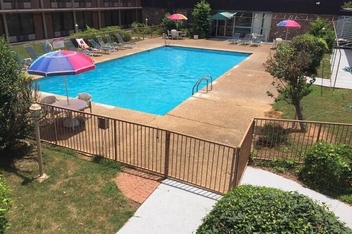 Columbus Inn & Suites - thumb 2