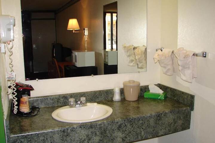 Columbus Inn & Suites - thumb 7